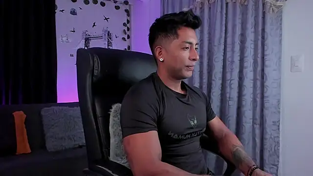 Snapshot of Couple_muscle1 chatting on 03.16.25 Couple muscle1 online show from 03.16.25