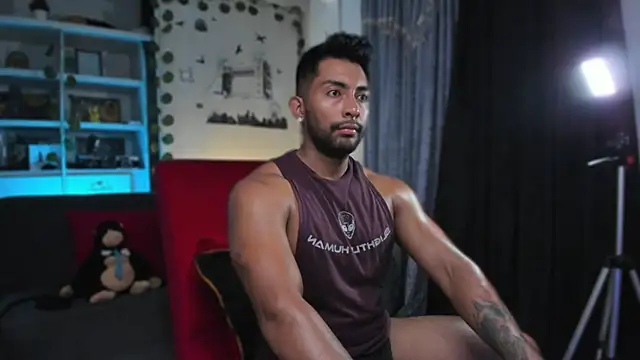 Snapshot of Couple_muscle1 chatting on 10.20.25 Couple muscle1 online show from 10.20.25