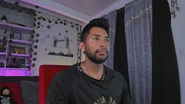 Snapshot of Couple_muscle1 chatting on 11.18.25 Couple muscle1 online show from 11.18.25