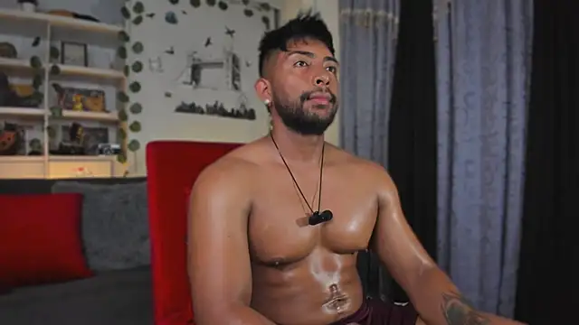 Snapshot of Couple_muscle1 chatting on 11.25.25 Couple muscle1 online show from 11.25.25