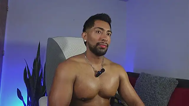 Snapshot of Couple_muscle1 chatting on 06.15.26 Couple muscle1 online show from 06.15.26