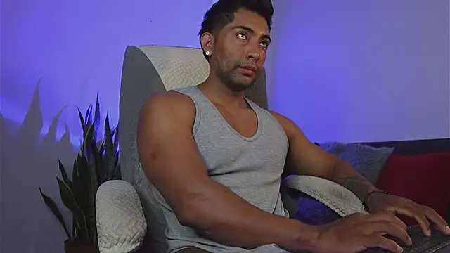 Snapshot of Couple_muscle1 chatting on 07.16.26 Couple muscle1 online show from 07.16.26