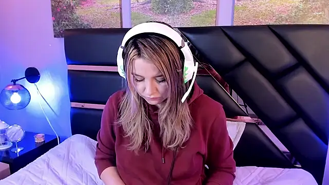 Annie mone online show from 12.10.24