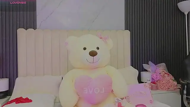 Madiee Rhea online show from 06.12.26