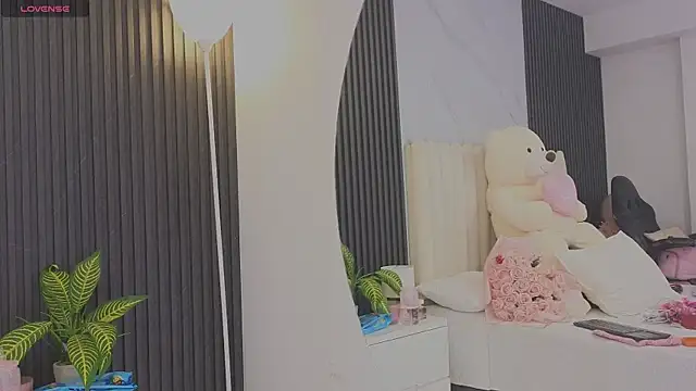 Madiee Rhea online show from 06.26.26