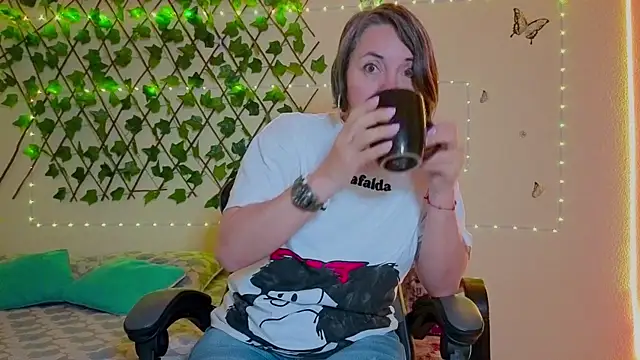 Lady breaks hearts online show from 10.30.25