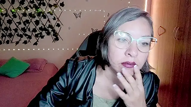 Lady breaks hearts online show from 11.27.25