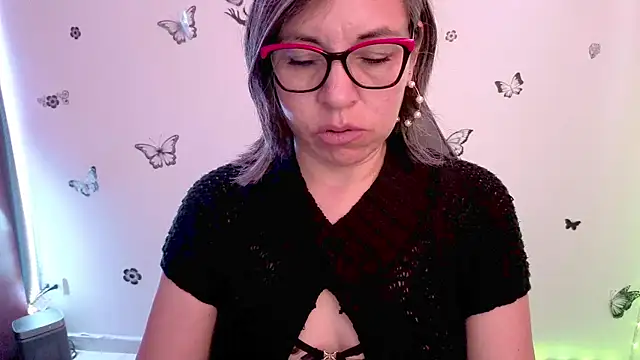 Lady breaks hearts online show from 04.27.26