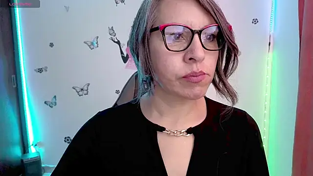 Lady breaks hearts online show from 07.21.26