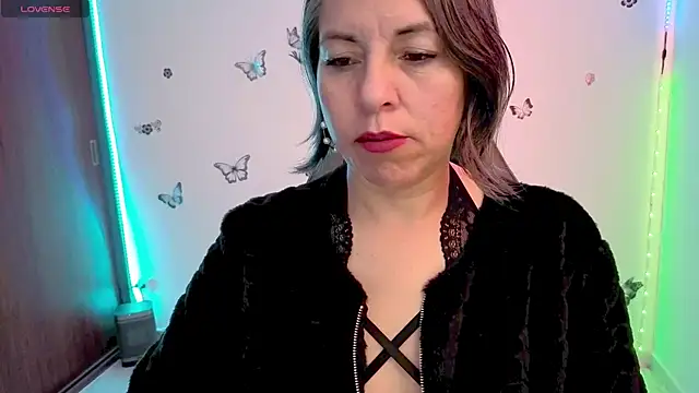 Lady breaks hearts online show from 07.27.26