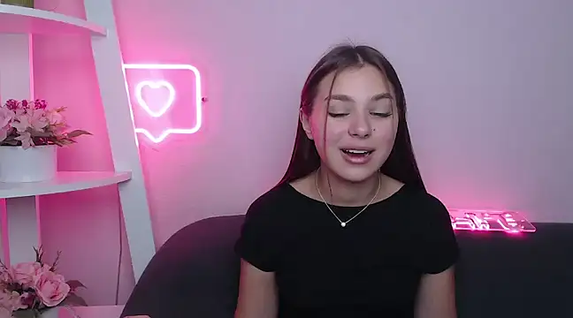 Snapshot of MilanaAngelAs chatting on 02.14.25 MilanaAngelAs online show from 02.14.25