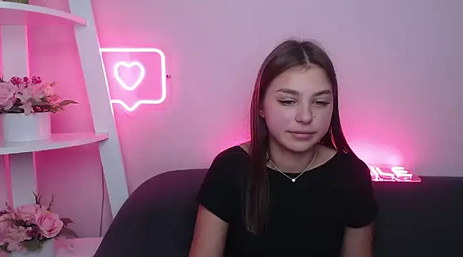 Snapshot of MilanaAngelAs chatting on 02.14.25 MilanaAngelAs online show from 02.14.25