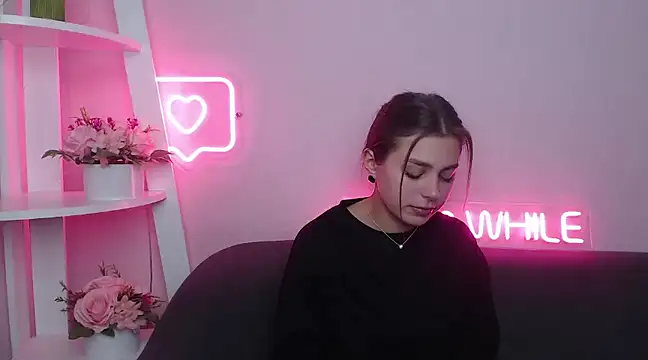 Snapshot of MilanaAngelAs chatting on 02.22.25 MilanaAngelAs online show from 02.22.25