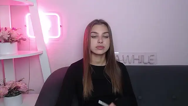 Snapshot of MilanaAngelAs chatting on 10.11.25 MilanaAngelAs online show from 10.11.25