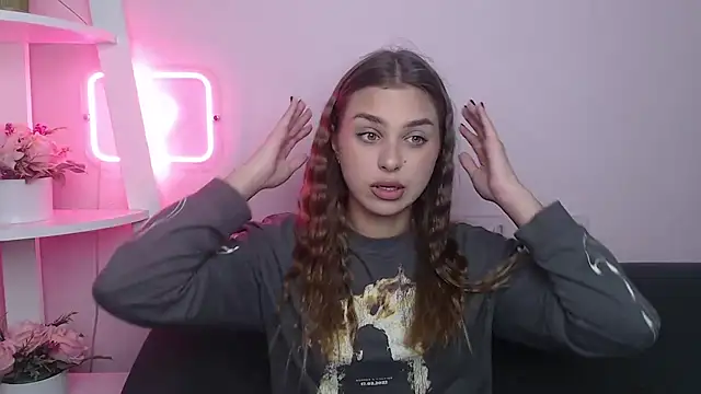 Snapshot of MilanaAngelAs chatting on 10.12.25 MilanaAngelAs online show from 10.12.25