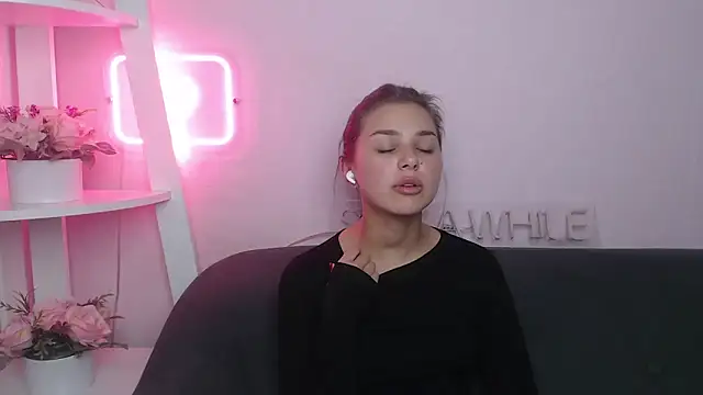 Snapshot of MilanaAngelAs chatting on 10.18.25 MilanaAngelAs online show from 10.18.25