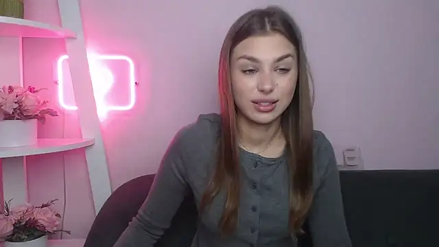 Snapshot of MilanaAngelAs chatting on 11.14.25 MilanaAngelAs online show from 11.14.25