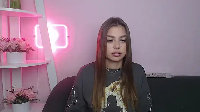 Snapshot of MilanaAngelAs chatting on 11.16.25 MilanaAngelAs online show from 11.16.25