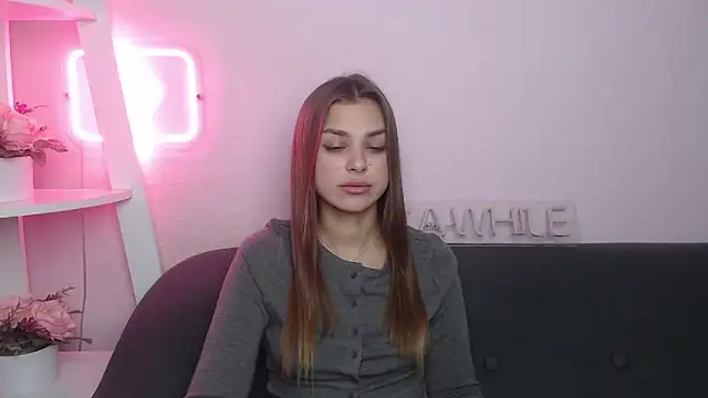 Snapshot of MilanaAngelAs chatting on 11.18.25 MilanaAngelAs online show from 11.18.25