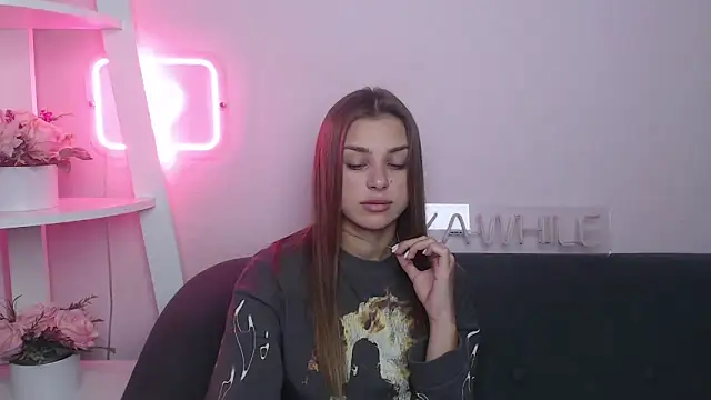 Snapshot of MilanaAngelAs chatting on 11.23.25 MilanaAngelAs online show from 11.23.25