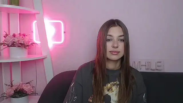 Snapshot of MilanaAngelAs chatting on 12.19.25 MilanaAngelAs online show from 12.19.25