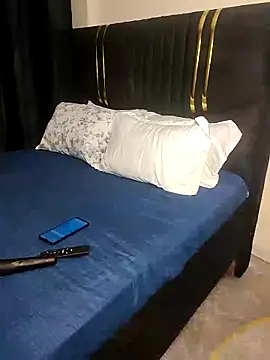 KikiLovesD online show from 02.06.26