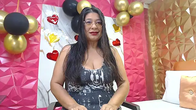 MiaCallie online show from 11.21.25