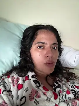 Snapshot of ViolettaSummer chatting on 12.21.25 ViolettaSummer online show from 12.21.25