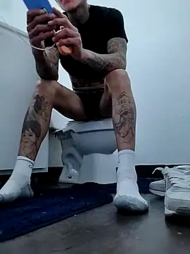 Snapshot of Papinine6 chatting on 11.26.25 Papinine6 online show from 11.26.25