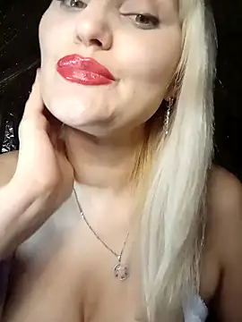 Snapshot of Freya_Milf chatting on 01.23.25 Freya Milf online show from 01.23.25