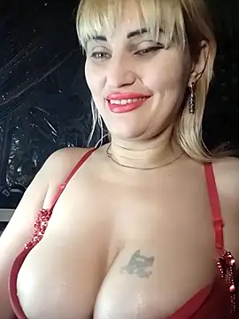 Snapshot of Freya_Milf chatting on 02.24.25 Freya Milf online show from 02.24.25