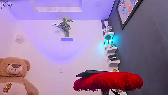 Snapshot of londoreales chatting on 02.23.25 londoreales online show from 02.23.25