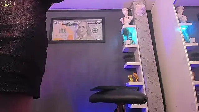 Snapshot of londoreales chatting on 03.11.25 londoreales online show from 03.11.25