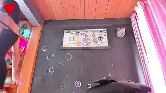 Snapshot of londoreales chatting on 11.16.25 londoreales online show from 11.16.25