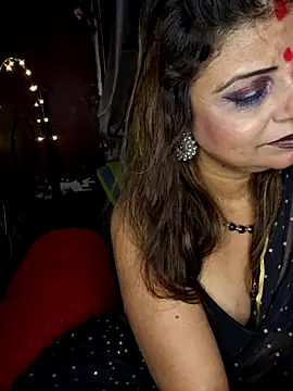 Snapshot of Maaya66 chatting on 11.14.25 Maaya66 online show from 11.14.25