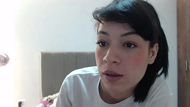 Snapshot of Caribbean_beauty_ chatting on 10.31.25 Caribbean beauty online show from 10.31.25