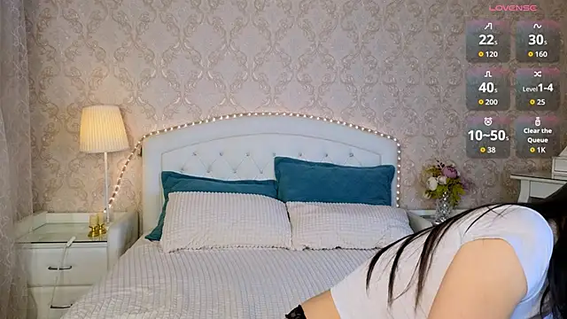 Kaia Sunshine Mia online show from 10.05.25