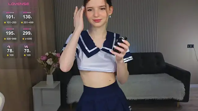 Snapshot of sofia__home chatting on 11.13.25 sofia home online show from 11.13.25