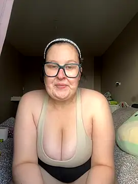 Snapshot of Misssmilf chatting on 09.14.25 Misssmilf online show from 09.14.25