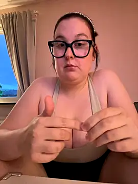 Snapshot of Misssmilf chatting on 10.02.25 Misssmilf online show from 10.02.25