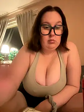 Snapshot of Misssmilf chatting on 10.24.25 Misssmilf online show from 10.24.25
