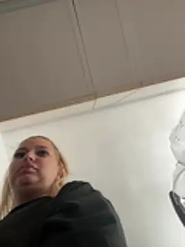 Snapshot of AllysonK chatting on 06.16.26 AllysonK online show from 06.16.26