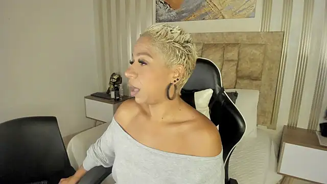 summer night  online show from 12.04.25