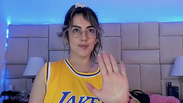 IsisLoveyes  online show from 03.18.25