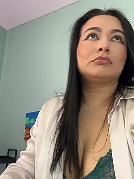 Snapshot of sharon_leone26 chatting on 01.13.26 sharon leone26 online show from 01.13.26