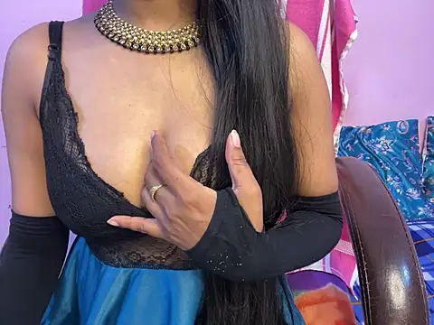 Snapshot of roshni-5 chatting on 03.10.25 roshni-5 online show from 03.10.25