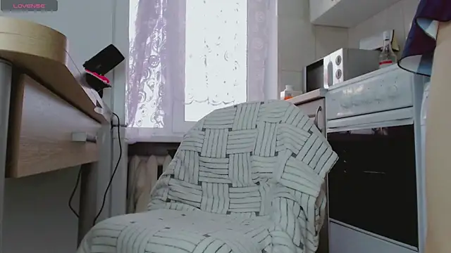 Amina Barbarian online show from 02.04.25