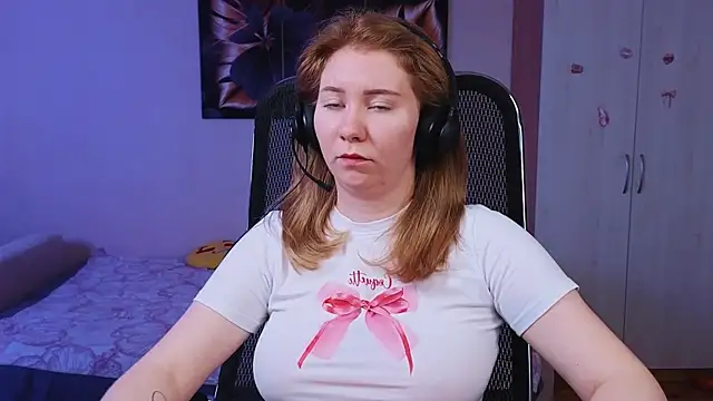 D0nna  online show from 09.18.25