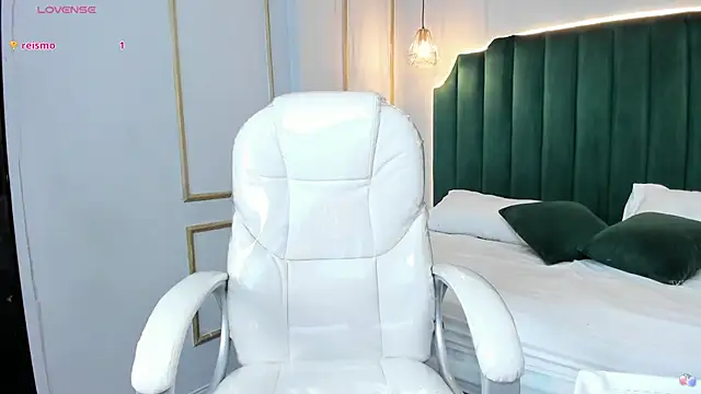 LindsyCater online show from 09.29.25