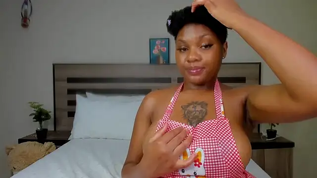 Snapshot of Renee-18 chatting on 01.02.25 Renee-18 online show from 01.02.25